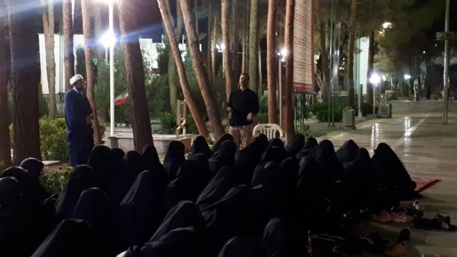 زیارت و غباروبی مزار شهدا توسط جمعی از دانشجومعلمان پردیس فاطمه زهرا (س) اصفهان