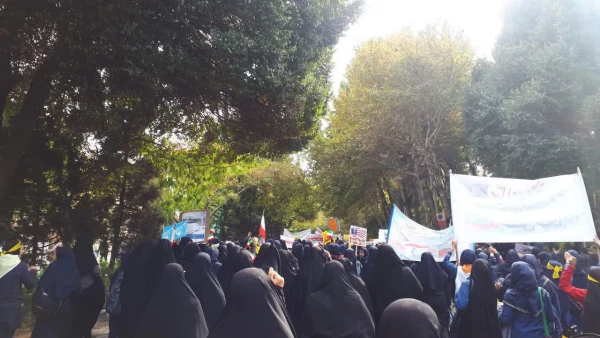 حضور  دانشجویان پردیس فاطمه زهرا (س)  در راهپیمایی 13 آبان
