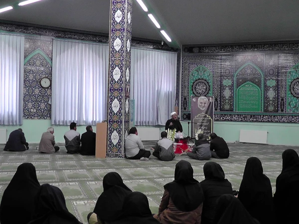 مراسم بزرگداشت شهادت حضرت زهرا و گرامیداشت شهید قاسم سلیمانی در پردیس فاطمه زهرا (س) اصفهان