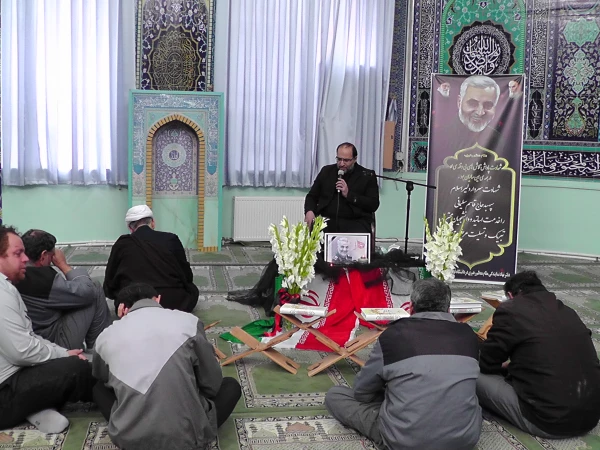 مراسم بزرگداشت شهادت حضرت زهرا و گرامیداشت شهید قاسم سلیمانی در پردیس فاطمه زهرا (س) اصفهان