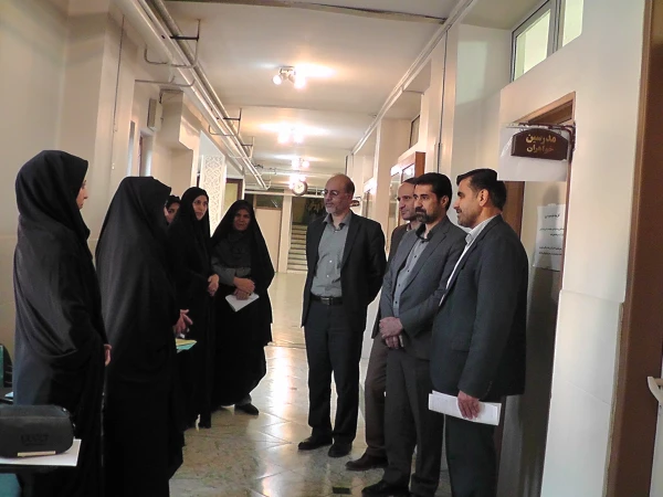 بازدید معاون پژوهش ، برنامه ریزی و نیروی انسانی اداره کل آموزش و پرورش استان اصفهان از روند مصاحبه افراد پذیرفته شده در آزمون استخدامی ماده 28 