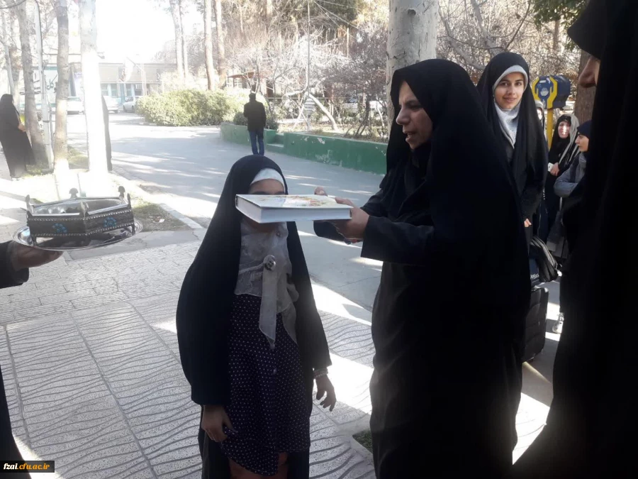 اعزام جمعی از دانشجومعلمان پردیس فاطمه زهرا(س) به مشهد مقدس ویژه دوره حیات طیبه