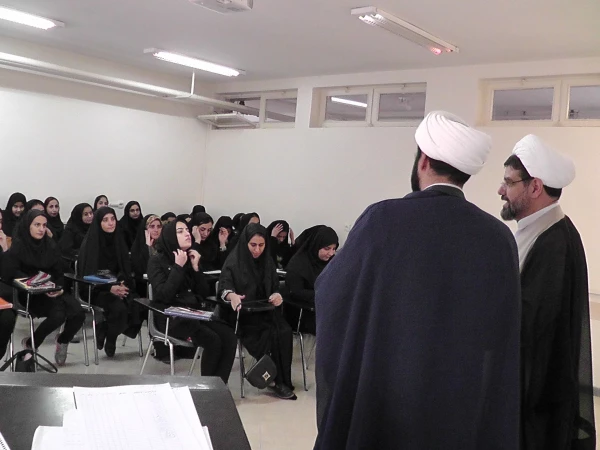 دانشجویان شرکت کننده در دوره ضمن خدمت معراج در پردیس فاطمه زهرا(س)