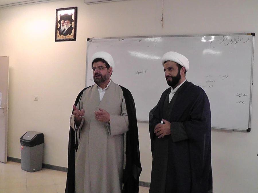 دانشجویان شرکت کننده در دوره ضمن خدمت معراج در پردیس فاطمه زهرا(س)