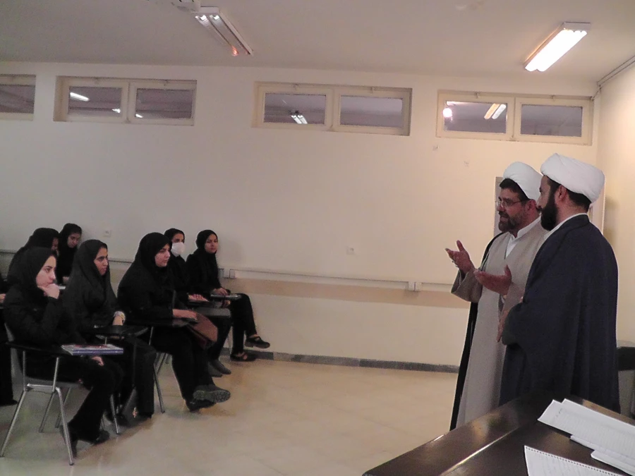 دانشجویان شرکت کننده در دوره ضمن خدمت معراج در پردیس فاطمه زهرا(س)