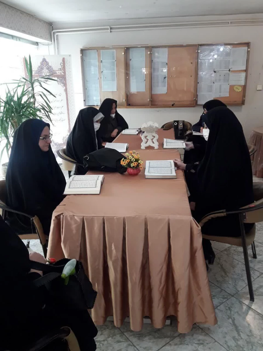 شَهْرُ رَمَضَانَ الَّذِی أُنزِلَ فِیهِ الْقُرْآنُ