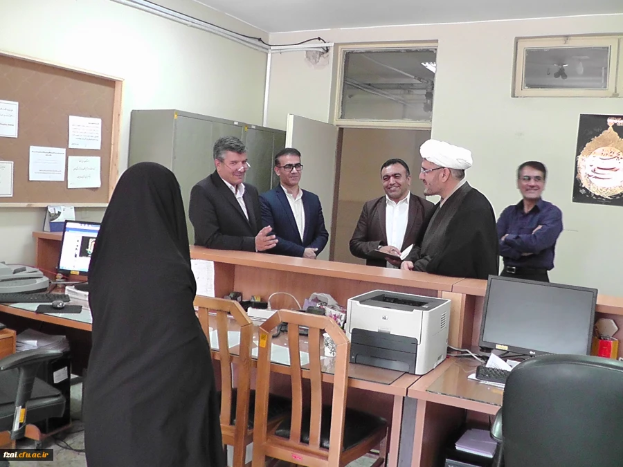 نشست صمیمی سرپرست  محترم به همراه رییس نهاد مقام معظم رهبری ،معاونت محترم توسعه منابع و امور دانشجویی و کارشناس مسئول نظارت و ارزیابی و امور حقوقی دانشگاه فرهنگیان استان اصفهان با کارکنان پردیس فاطمه زهرا(س)