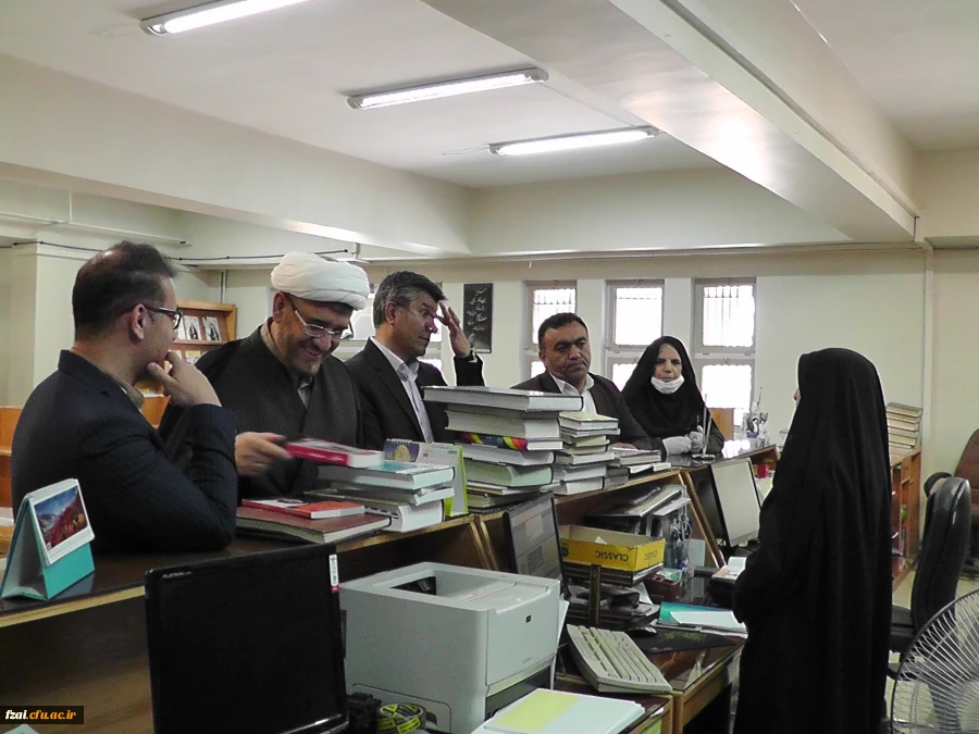 نشست صمیمی سرپرست  محترم به همراه رییس نهاد مقام معظم رهبری ،معاونت محترم توسعه منابع و امور دانشجویی و کارشناس مسئول نظارت و ارزیابی و امور حقوقی دانشگاه فرهنگیان استان اصفهان با کارکنان پردیس فاطمه زهرا(س)