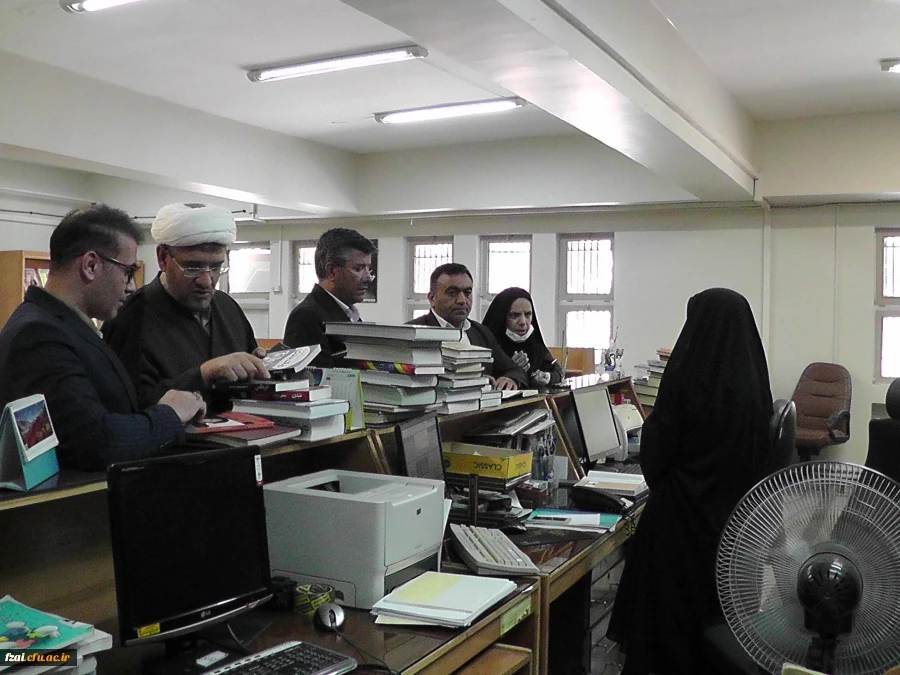 نشست صمیمی سرپرست  محترم به همراه رییس نهاد مقام معظم رهبری ،معاونت محترم توسعه منابع و امور دانشجویی و کارشناس مسئول نظارت و ارزیابی و امور حقوقی دانشگاه فرهنگیان استان اصفهان با کارکنان پردیس فاطمه زهرا(س)