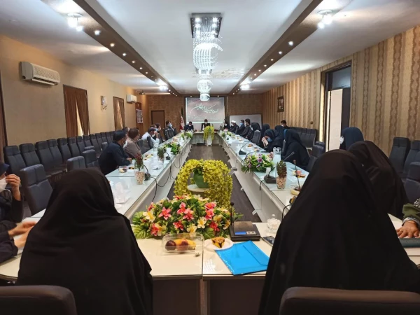 تقدیر از کارمندان پردیس فاطمه زهرا (س)به مناسبت روز کارمند