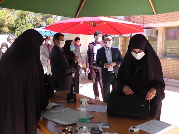 بازدید مدیر کل آموزش و پرورش استان اصفهان از روند مصاحبه پذیرفته شدگان دانشگاه فرهنگیان پردیس فاطمه زهرا (س) اصفهان