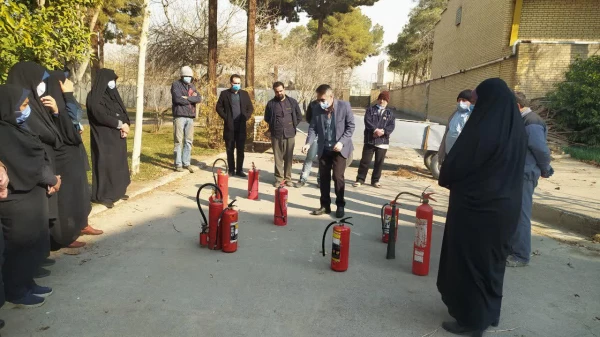 برگزاری دوره آموزشی ایمنی و اطفا حریق ویژه پرسنل اداری و خدماتی 