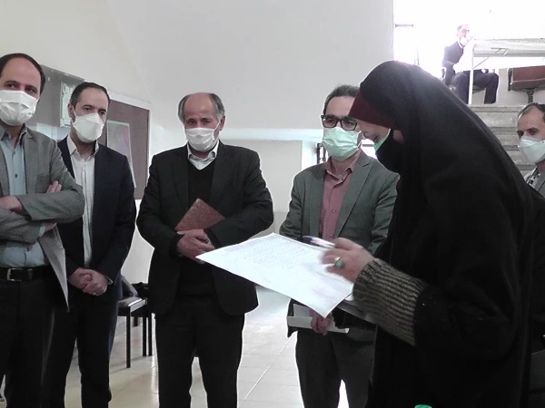 بازدید مدیریت امورپردیس های استان اصفهان دکتر آقا حسینی و کارشناسان وزارت آموزش و پرورش از روند مصاحبه 