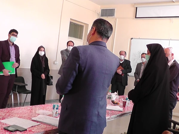 بازدید مدیریت امورپردیس های استان اصفهان دکتر آقا حسینی و کارشناسان وزارت آموزش و پرورش از روند مصاحبه 