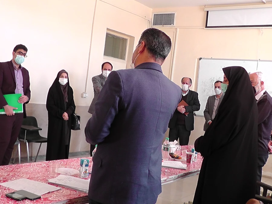 بازدید مدیریت امورپردیس های استان اصفهان دکتر آقا حسینی و کارشناسان وزارت آموزش و پرورش از روند مصاحبه 