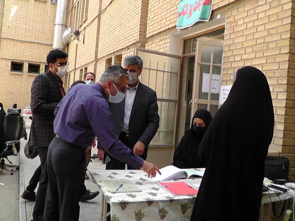 معاون پژوهش برنامه ریزی و توسعه منابع اداره کل آموزش و پرورش استان اصفهان مهندس میرپور از روند مصاحبه ی داوطلبین ورود به دانشگاه فرهنگیان در پردیس فاطمه الزهرا(س) بازدید کرد.