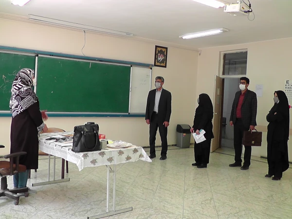 معاون پژوهش برنامه ریزی و توسعه منابع اداره کل آموزش و پرورش استان اصفهان مهندس میرپور از روند مصاحبه ی داوطلبین ورود به دانشگاه فرهنگیان در پردیس فاطمه الزهرا(س) بازدید کرد.