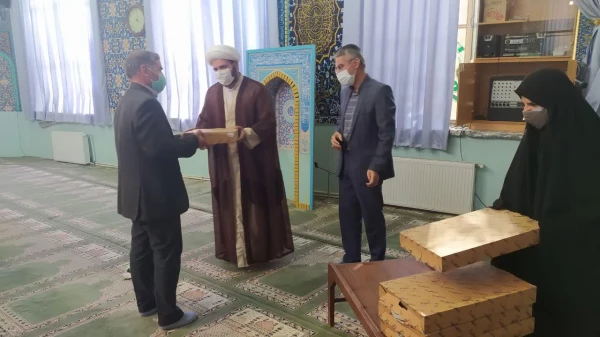 تقدیر از همکاران فعال شرکت کننده در نماز جماعت پردیس فاطمه زهرا (س) اصفهان