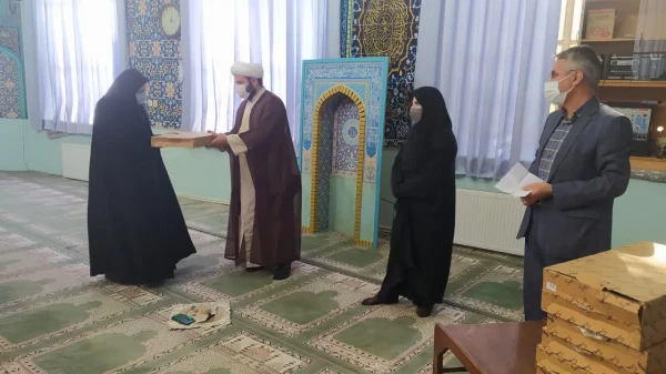 تقدیر از همکاران فعال شرکت کننده در نماز جماعت پردیس فاطمه زهرا (س) اصفهان