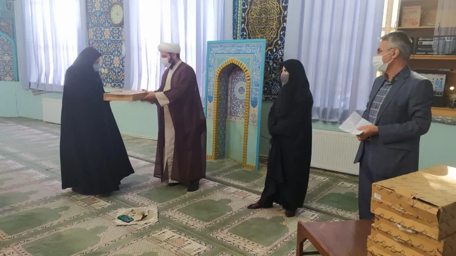 تقدیر از همکاران فعال شرکت کننده در نماز جماعت پردیس فاطمه زهرا (س) اصفهان