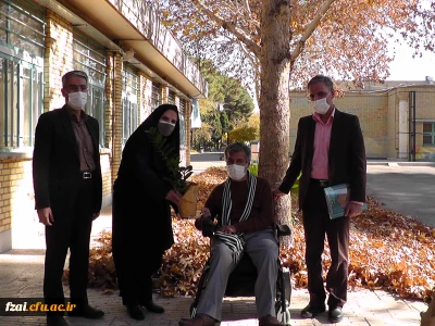 دکتر آقاحسینی سرپرست مدیریت امورپردیس های استان اصفهان به مناسبت روز جهانی معلولین  از آقای پهلوانی نژاد تقدیر کرد.
