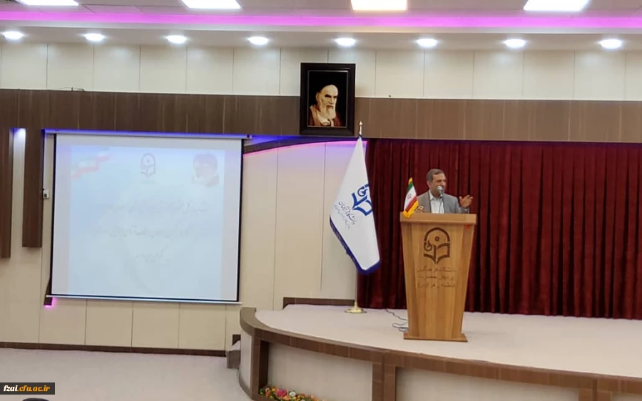 نشست صمیمانه اعضاء هیات علمی و مامورین آموزشی دانشگاه فرهنگیان استان اصفهان با مدیرکل محترم آموزش و پرورش استان و دبیر هیات امنای دانشگاه فرهنگیان استان اصفهان