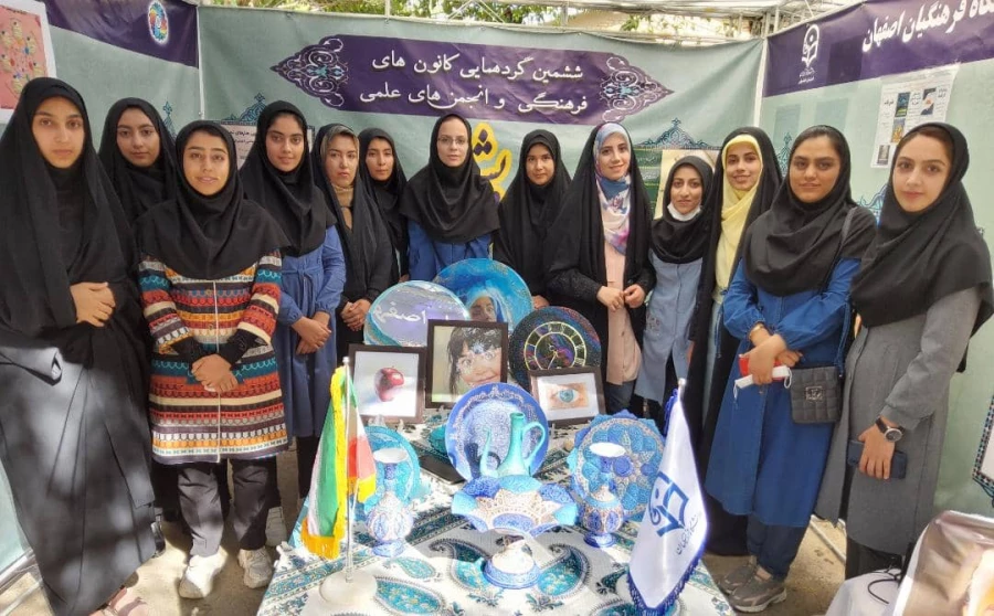 حضور دانشجومعلمان دختر دانشگاه فرهنگیان اصفهان در ششمین جشنواره منطقه ای رویش 