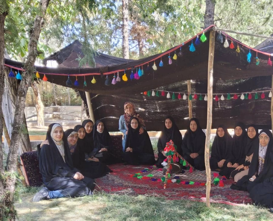 حضور دانشجومعلمان دختر دانشگاه فرهنگیان اصفهان در ششمین جشنواره منطقه ای رویش 