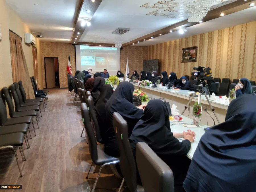 حضور  دکتر کجباف مدیریت محترم امور پردیس های استان اصفهان وحجت الاسلام و المسلمین  دکتر حمزه، مسئول نهاد نمایندگی مقام معظم رهبری در دانشگاه فرهنگیان اصفهان  در جمع  اعضاِ هیات علمی و ماموران آموزشی 