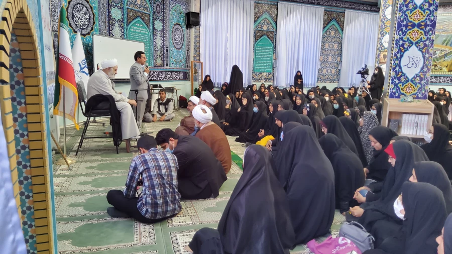 حضور حجت الاسلام و المسلمین حاج آقا قرائتی 
در جمع دانشجو معلمان پردیس و مراکز دخترانه دانشگاه فرهنگیان استان اصفهان