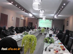 نشست صمیمی ریاست ، مدیران گروه و معاون آموزشی پردیس فاطمه زهرا (س) اصفهان بااساتید ارجمند