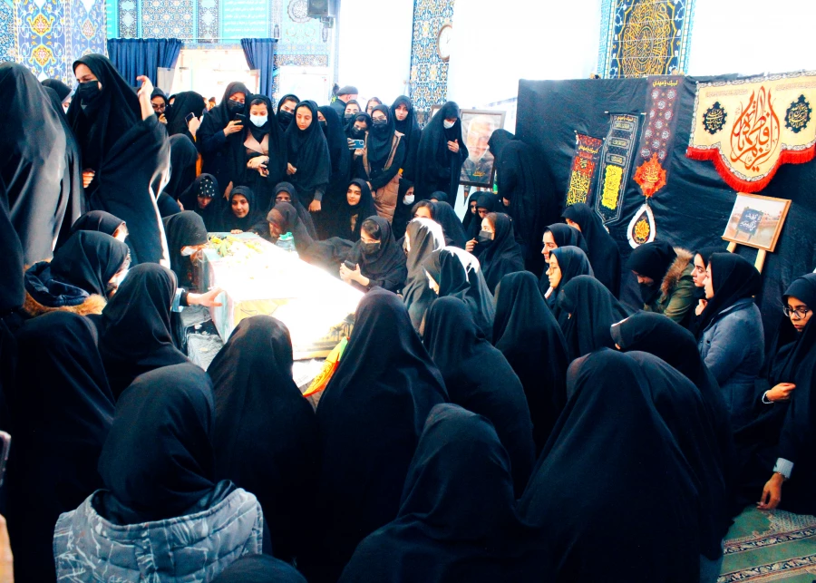 مراسم تشییع شهید گمنام در پردیس فاطمه زهرا (س) اصفهان