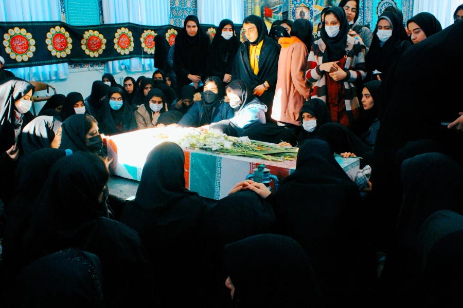 مراسم تشییع شهید گمنام در پردیس فاطمه زهرا (س) اصفهان