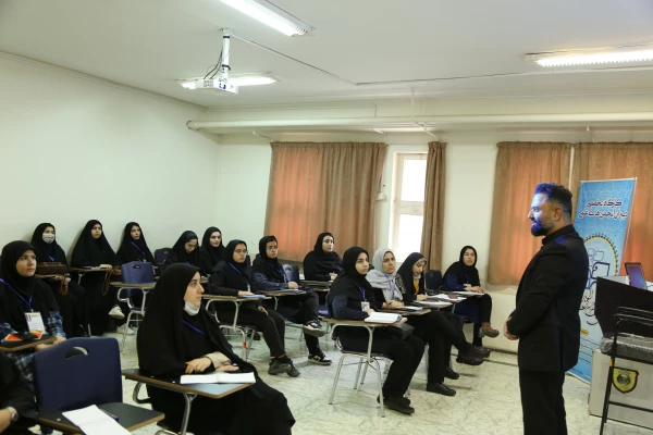 برگزاری کلاس های همایش رویش با حضور بیش از سیصد نفر از دانشجویان تشکل ها و انجمن های دانشجویی دانشگاه فرهنگیان در پردیس فاطمه زهرا (س) اصفهان 