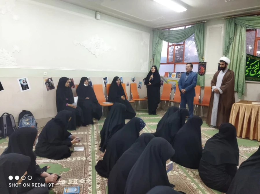 برگزاری محفل قرآنی همراه با ضیافت افطار رمضان در واحد آموزشی کوی امام(ره)