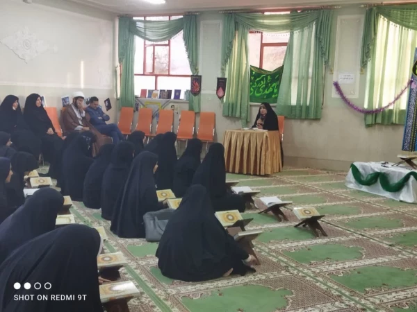 برگزاری محفل قرآنی همراه با ضیافت افطار رمضان در واحد آموزشی کوی امام(ره)