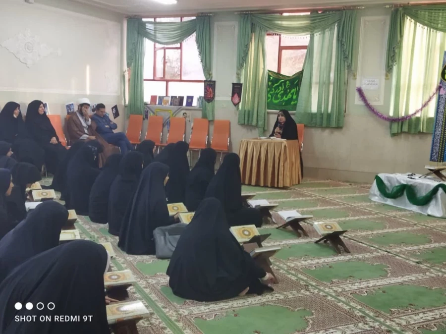 برگزاری محفل قرآنی همراه با ضیافت افطار رمضان در واحد آموزشی کوی امام(ره)