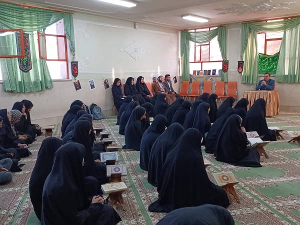 برگزاری محفل قرآنی همراه با ضیافت افطار رمضان در واحد آموزشی کوی امام(ره)