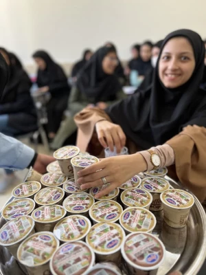 تقدیر از اساتید همزمان با بزرگداشت روز معلم وشهادت استاد مطهری واحد کوی امام (ره)