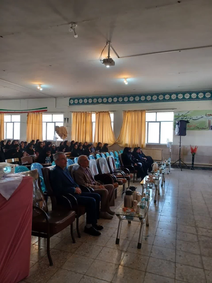 همزمان  با تولد حضرت معصومه (س) وروز دختر مراسم جشنی در پردیس فاطمه زهرا (س) واحد کوی امام برگزار گردید