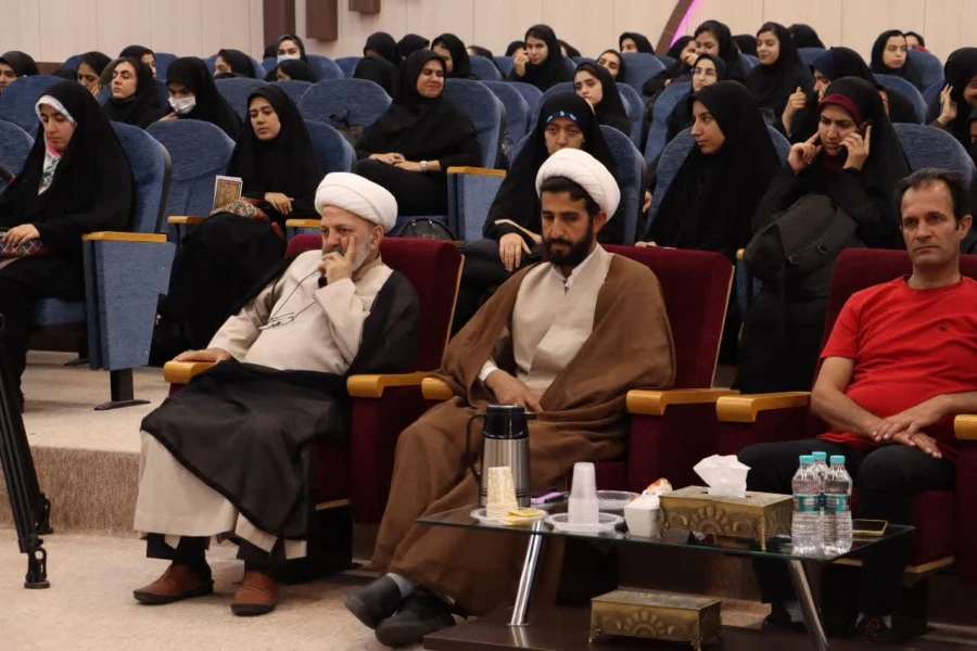 با حضور استاد محمد شجاعی  مدرس حوزه و دانشگاه
کارگاه وظایف مومنین در آخر الزمان در پردیس فاطمه زهرا (س)برگزار شد