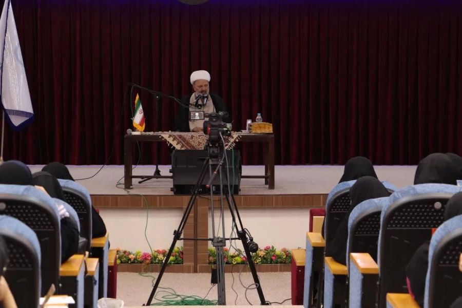 با حضور استاد محمد شجاعی  مدرس حوزه و دانشگاه
کارگاه وظایف مومنین در آخر الزمان در پردیس فاطمه زهرا (س)برگزار شد