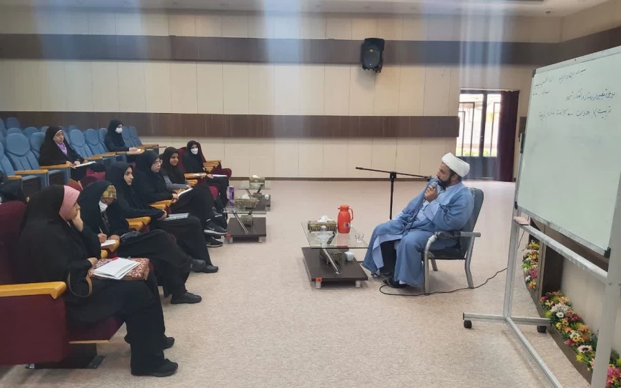 دوره آموزشی تربیتی معراج با رویکرد معارف نماز در پردیس فاطمه زهرا (س) اصفهان