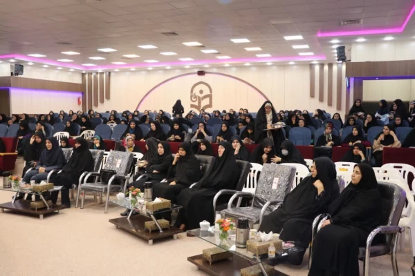 جشن  هفته وحدت و بزرگداشت  هفته دفاع مقدس در پردیس فاطمه الزهرا (س) اصفهان 