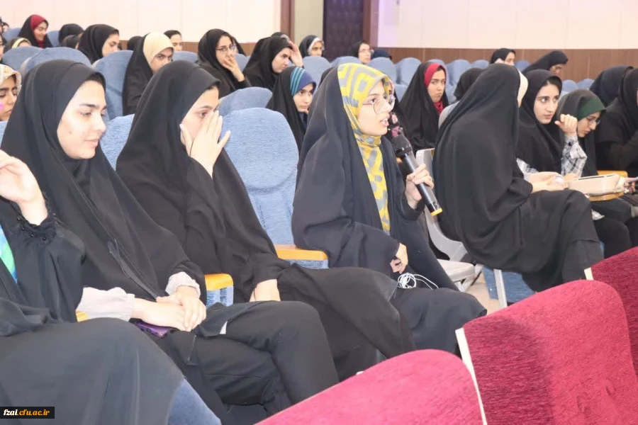 جلسه پرسش و پاسخ با رییس، معاون هماهنگی،مسئول امور دانشجوئی و مالی مدیریت پردیس های استان، نماینده محترم دفتر مقام معظم رهبری،روسا ومعاونین پردیس ،مدیران گروه ،مسئول حراست 