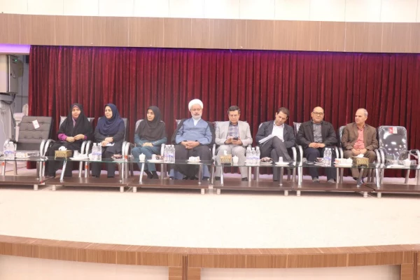 جلسه پرسش و پاسخ با رییس، معاون هماهنگی،مسئول امور دانشجوئی و مالی مدیریت پردیس های استان، نماینده محترم دفتر مقام معظم رهبری،روسا ومعاونین پردیس ،مدیران گروه ،مسئول حراست  در سالن شهید سلیمانی پردیس فاطمه زهرا (س) 