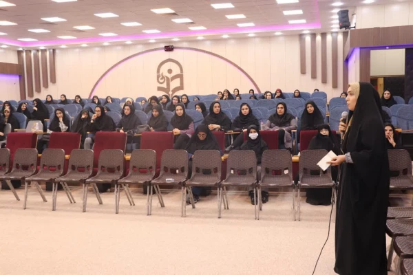 جلسه پرسش و پاسخ با رییس، معاون هماهنگی،مسئول امور دانشجوئی و مالی مدیریت پردیس های استان، نماینده محترم دفتر مقام معظم رهبری،روسا ومعاونین پردیس ،مدیران گروه ،مسئول حراست  در سالن شهید سلیمانی پردیس فاطمه زهرا (س) 