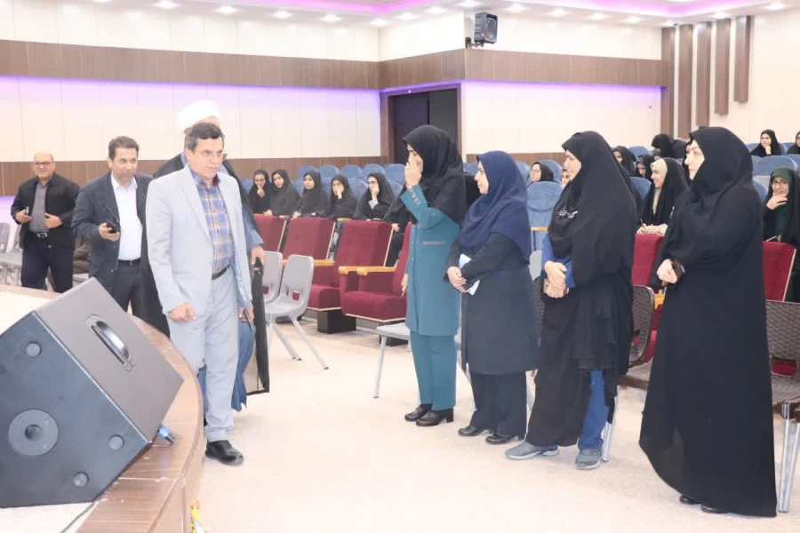 جلسه پرسش و پاسخ با رییس، معاون هماهنگی،مسئول امور دانشجوئی و مالی مدیریت پردیس های استان، نماینده محترم دفتر مقام معظم رهبری،روسا ومعاونین پردیس ،مدیران گروه ،مسئول حراست  در سالن شهید سلیمانی پردیس فاطمه زهرا (س) 