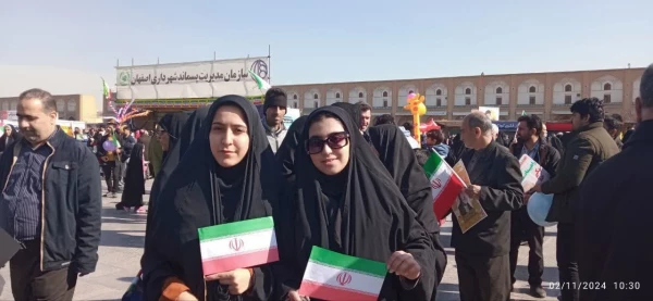 حضور دانشجویان پردیس فاطمه زهرا(س) اصفهان در راهپیمایی یوم الله ۲۲ بهمن