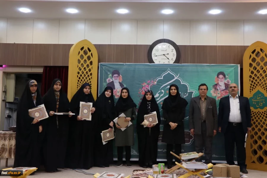 در سالن اجتماعات شهید سلیمانی پردیس فاطمه زهرا(س) برگزار شد:
همایش قرآنی به سبکی نوین